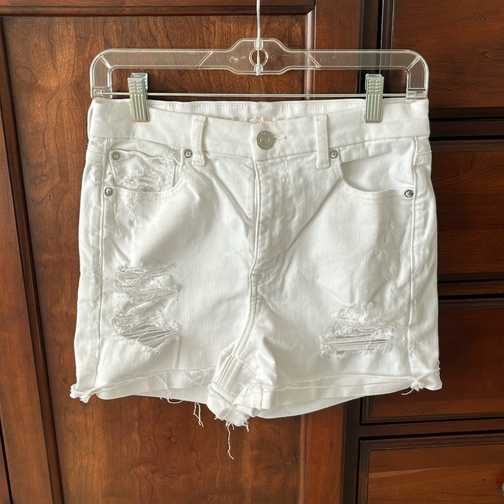 White American eagle shorts! Super stretchy, size 6!